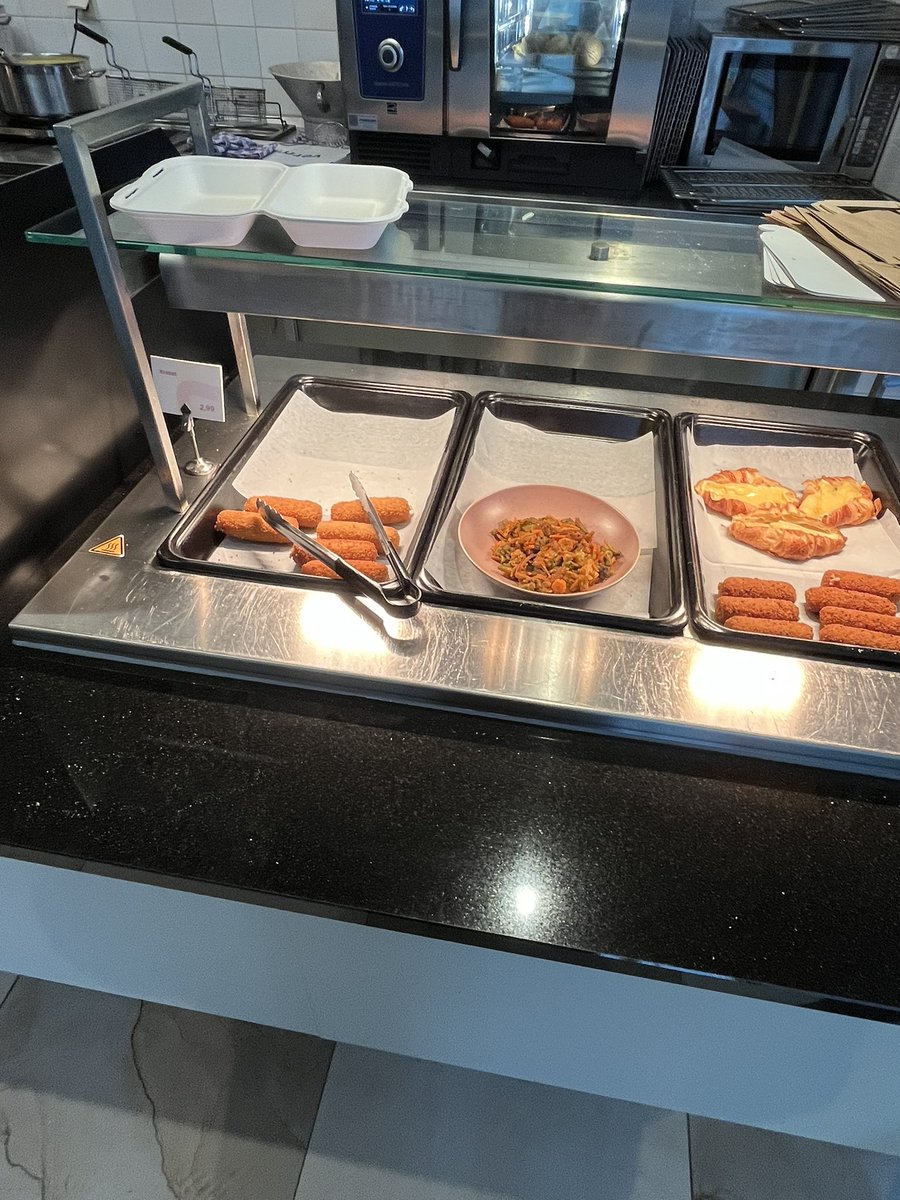 Een grote undercover operatie, eens journalist altijd journalist.
Ze verkopen dus gewoon kroketten IN het ziekenhuis dus wat nou college Almere?