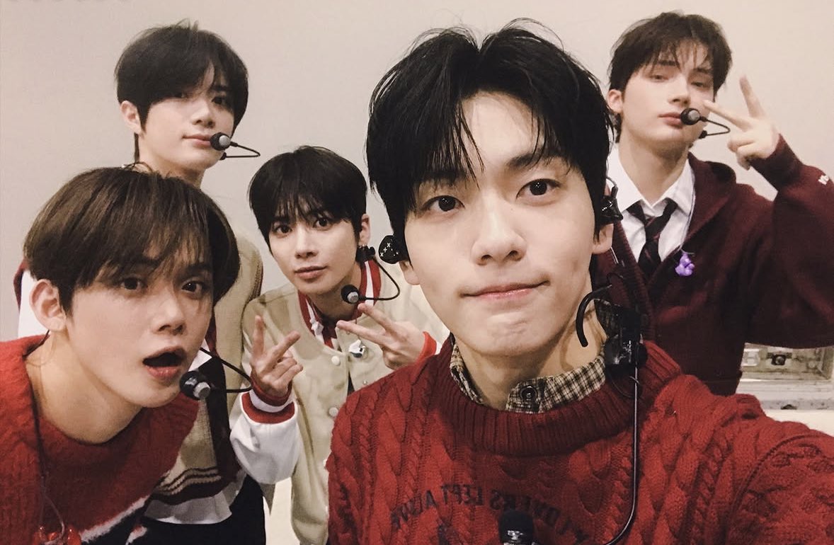 txtdom's tweet photo. NEW OT5 PICTURE DROPPED 🥹 https://t.co/9giQsrc9Px