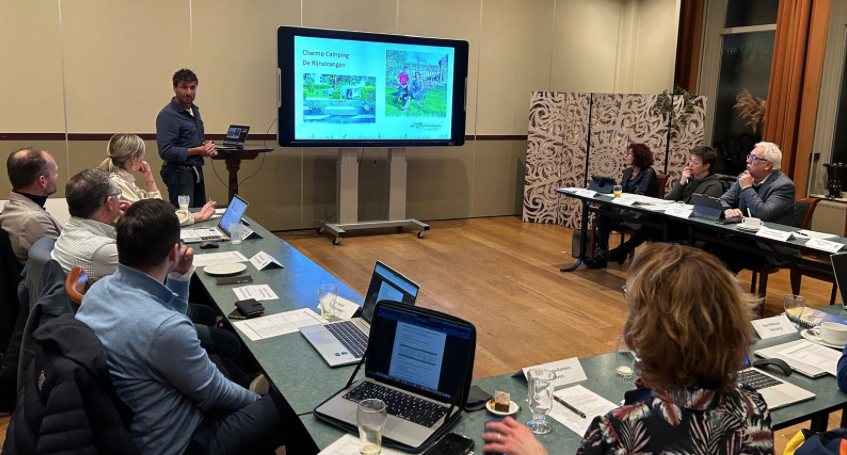 Er worden steeds meer projecten ingediend voor subsidie uit het LEADER-fonds. Ook in januari waren er tijdens een vergadering van de Lokale Actie Groep (LAG) diverse pitches. Vier van de vijf pitches werden positief beoordeeld. #leaderdeliemers 

lnkd.in/ePCV4mby