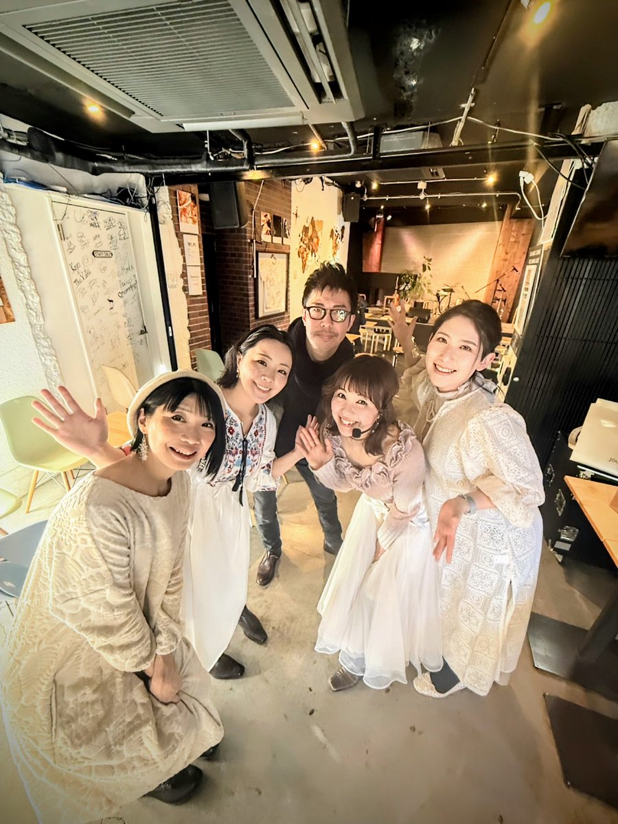 ryota_kashima's tweet image. 相変わらずめちゃくちゃ素敵な演奏をするクセにお喋りが達者な2人のミュージシャン(笑)と、寡黙に微笑む大昔からの知り合い藤野さん🎼
そしておかえりなさい！な萌花ちゃんとの時間はとても心地良いものでした✨