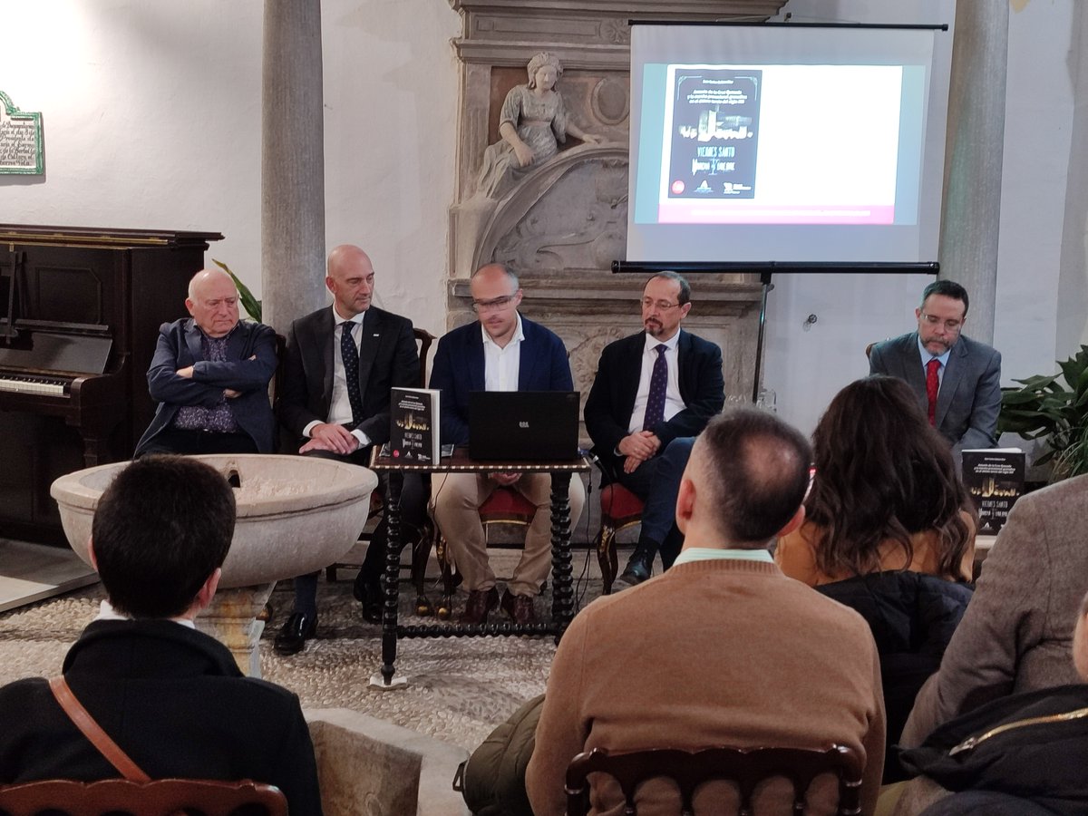 Aquí os dejamos algunas fotos de la presentación-concierto del libro "Antonio de la Cruz Quesada y la macha procesional granadina en el último tercio del siglo XIX" de Juan Carlos Galiano Díaz , que tuvimos el honor de acoger el pasado viernes 21 de febrero