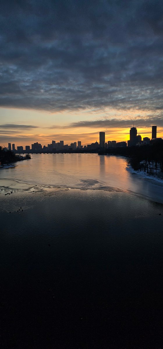 OnlyInBOS's tweet photo. 7AM in Boston. https://t.co/9BDnDBmmqe