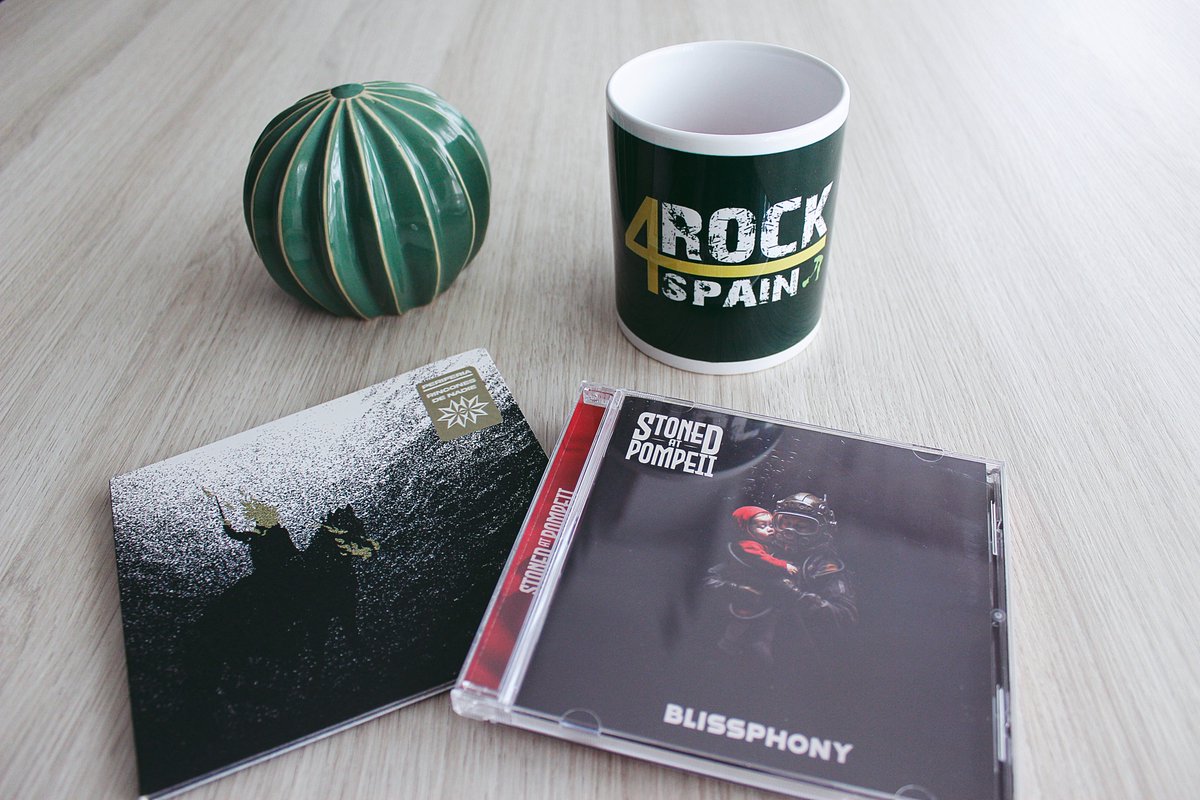 💥  Flamantes e interesantísimos discos continúan llegando a nuestra "redacción" 📬 Próximamente, las críticas de lo nuevo de Periferia y Stoned At Pompeii en #rock4spain 📝🔜

<a href="/StonedAtPompeii/">Stoned At Pompeii</a> #Blissphony #Periferia #RinconesDeNadie #Rock #Punk #Alternativo #FelizLunes