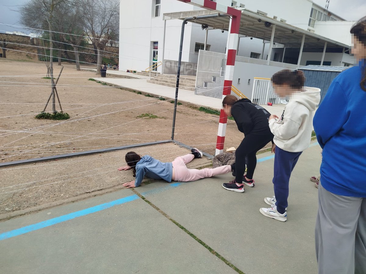 El grupo ATMOS organiza una Gymkhana UV en el CEIP Lope de Vega de Badajoz, dentro de las actividades del Día de la Mujer y la Niña en la Ciencia <a href="/UExDivulga/">Cultura Científica UEx</a> <a href="/Ciencias_Uex/">Facultad de Ciencias</a>. Divulgando sobre la radiación ultravioleta, sus peligros y medidas de protección.