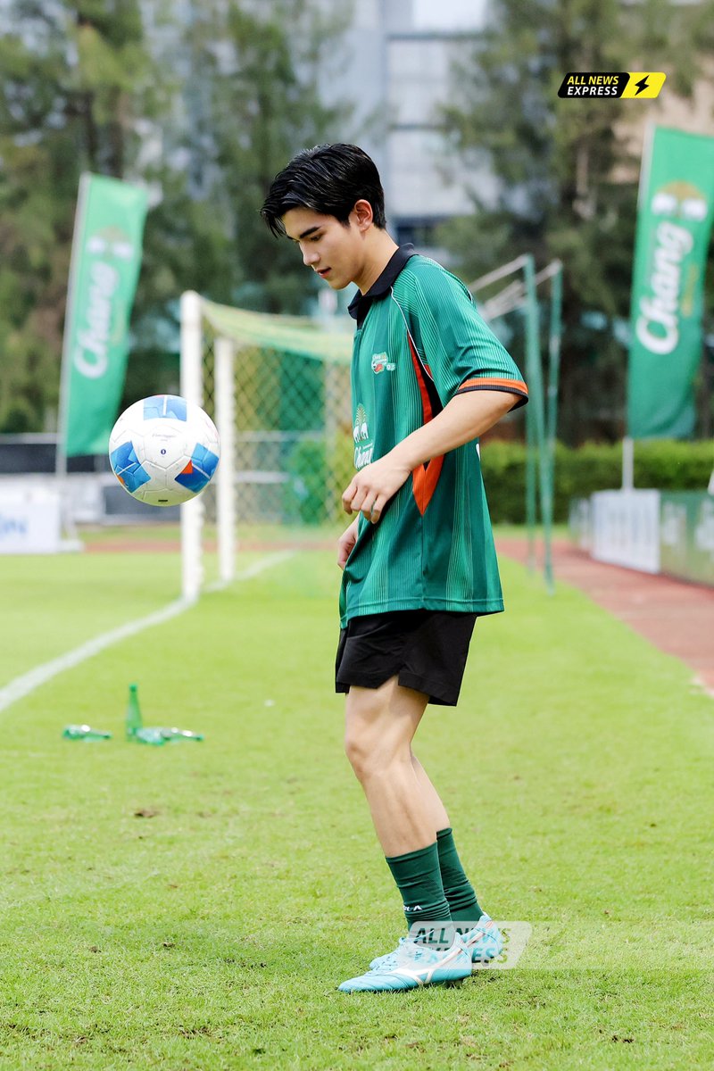 (2)นักฟุตบอลวอร์มแข้ง ก่อนลงสนาม!! "โฟร์ท ณัฐวรรธน์" ร่วมงานเปิดตัวแคมเปญ ช้าง ส่งแชมป์ “CHANG U-CHAMPION CUP” ไปอังกฤษ ปี 3

FOURTH ALL STAR TEAM⚽️
#ChangxFOURTH
#ช้างส่งแชมป์ไปอังกฤษปี3
#Fourthnattawat #โฟร์ทณัฐวรรธน์