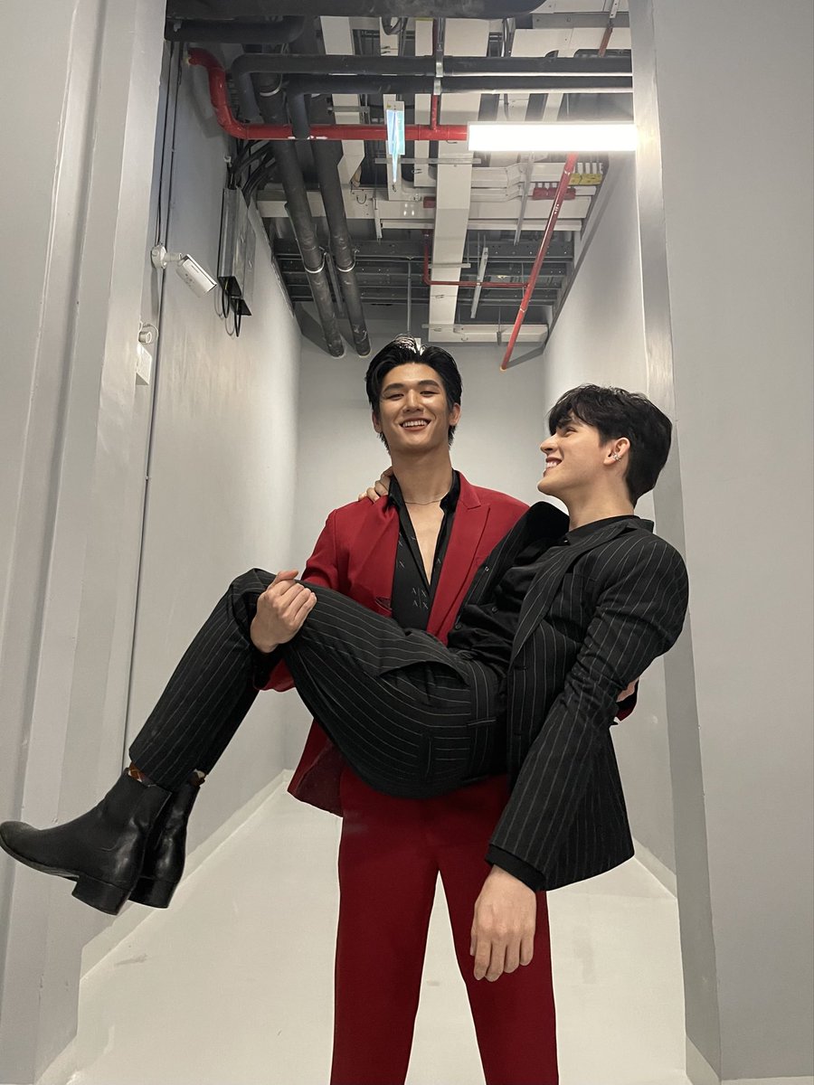 3 ขวบแล้ว โตขึ้นเยอะเลยนะพวกเรา ทุกคนไม่ต้องเป็นห่วงพวกเรานะ พวกเรายังได้ทำในสิ่งที่รักและมีความสุขในทุกๆวัน หวังว่าทุกคนจะมีความสุขและร่วมเดินทางไปด้วยกันนานๆนะครับ 

บอสของมอสแบงค์ 3 ขวบ
#3rdYearWithMosBank
#บอสของมอสแบงค์ #MosBank