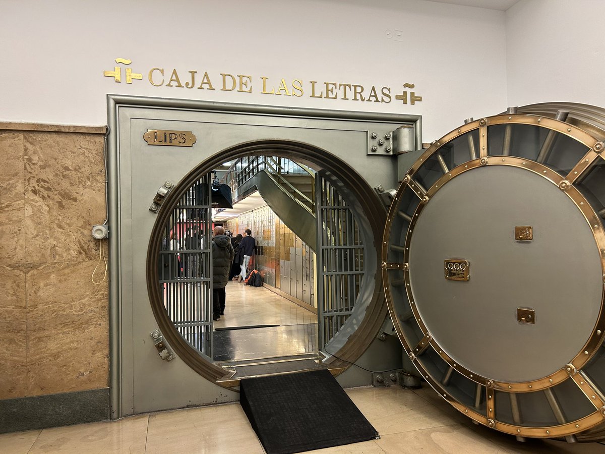 Legado a la Caja de las Letras de Carlos Saura y coloquio en homenaje al cineasta <a href="/InstCervantes/">Instituto Cervantes</a> <a href="/Academiadecine/">Academia de Cine</a> 🎬🎥🇪🇸