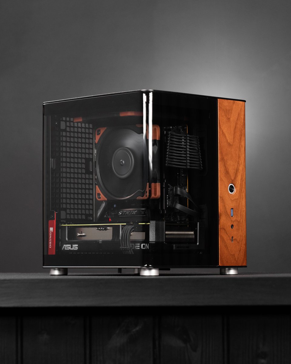 mr_matt_lee's tweet image. How Small? Yes! 😬 Here’s my latest build featuring the Jonsbo TK-0 Mini ITX chassis. Tiny size, it’s got wood and all the ultra compact hardwares. This one’s a mini masterpiece! Wanna see how it came together? Full video here 👉 youtu.be/-FYluUsPxfI

#nocta #minipc #gamingpc