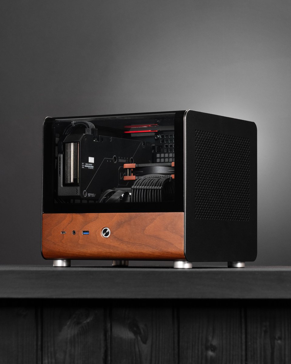 mr_matt_lee's tweet image. How Small? Yes! 😬 Here’s my latest build featuring the Jonsbo TK-0 Mini ITX chassis. Tiny size, it’s got wood and all the ultra compact hardwares. This one’s a mini masterpiece! Wanna see how it came together? Full video here 👉 youtu.be/-FYluUsPxfI

#nocta #minipc #gamingpc