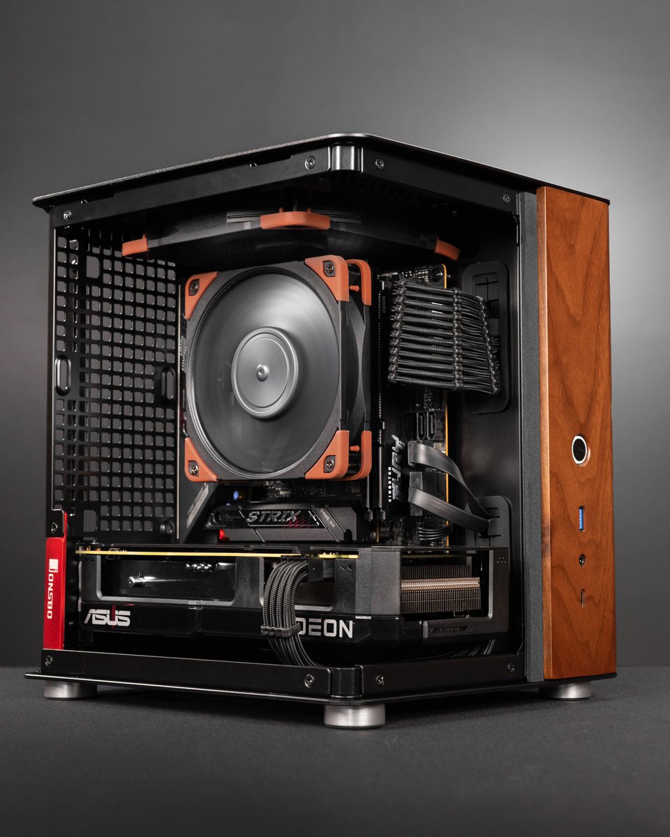 mr_matt_lee's tweet image. How Small? Yes! 😬 Here’s my latest build featuring the Jonsbo TK-0 Mini ITX chassis. Tiny size, it’s got wood and all the ultra compact hardwares. This one’s a mini masterpiece! Wanna see how it came together? Full video here 👉 youtu.be/-FYluUsPxfI

#nocta #minipc #gamingpc