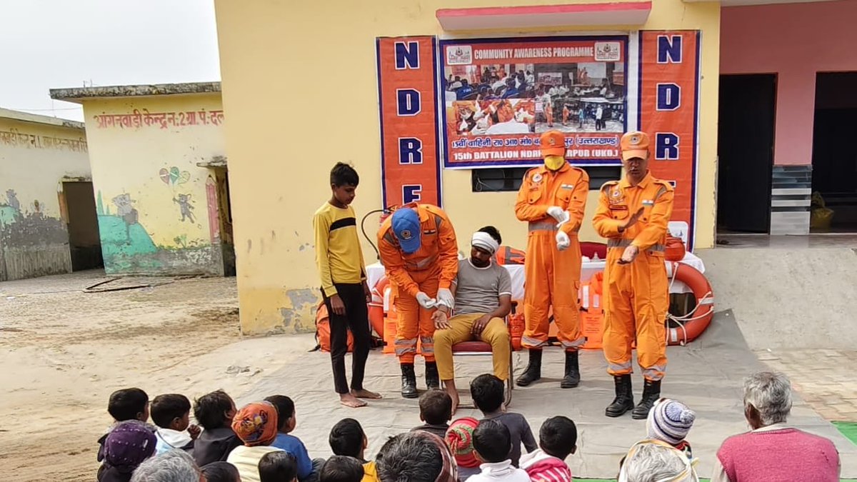 15bnNdrf's tweet image. &quot;Strengthening Resilience&quot;

Team 15 NDRF conducted a CAP at Gram Panchayat - Dudhlawala, Vikaskhand - Khanpur, Laksar, Haridwar, (UKD), equipping local communities with essential disaster preparedness skills.

#NDRF #Disasterpreparedness #Communityawareness #SafetyFirst #Firstaid