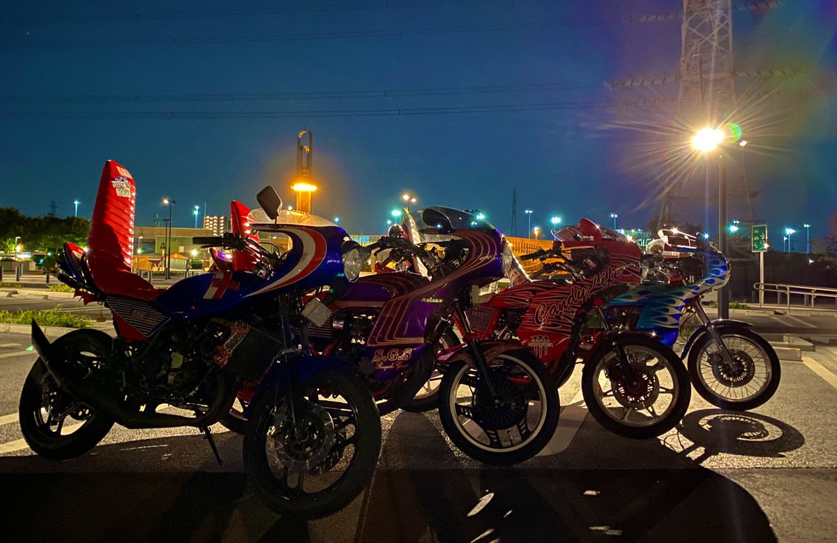 361xjr's tweet photo. 私が研修で東京来た当時の話

研修中脱走してシンガシの社長と
バイク乗りに行ったんだけど、
門限間に合わなくて大遅刻かまして、
言い訳で「借りたバイクが壊れた」って
嘘ついたら
次の年から、学校の研修注意事項欄に
「人のバイクを借りない」が追加された
伝説 #都市伝説 #東京 #シンガシタイム https://t.co/gE7jnF55WY