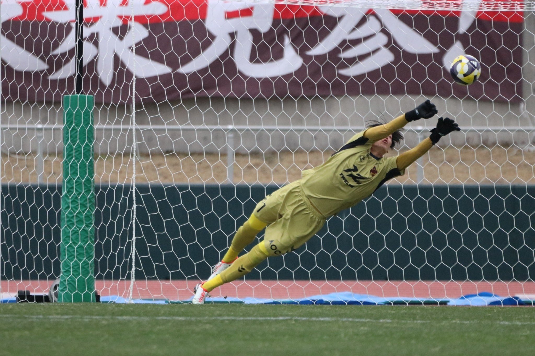 ツェーゲン金沢 上田樹選手 サイン入りユニフォーム ツェーゲン金沢 上田樹選手 サイン入りユニフォーム - メルカリ