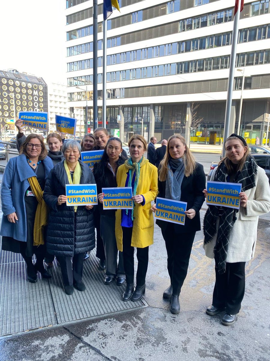 One minute silence to mark 3 years since Russia’s full-scale invasion of 🇺🇦, and to honour the victims of the Russian aggression. 

🇳🇴 stands fully behind Ukraine. No peace talks about #Ukraine️ , without Ukraine or Europe. #StandbyUkraine