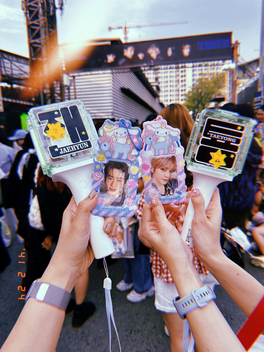 flashpitz's tweet photo. 𝙉𝙀𝙊 𝘾𝙄𝙏𝙔 : 𝙏𝙃𝙀 𝙈𝙊𝙈𝙀𝙉𝙏𝙐𝙈 𝙞𝙣 𝘽𝙆𝙆 💚
#NCT127_NEOCITY_THE_MOMENTUM https://t.co/gVFz36MCRH