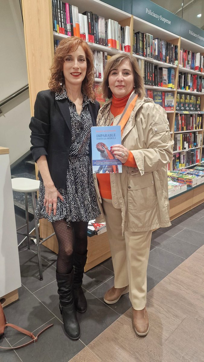 El viernes en la Casa del Libro de Málaga no solo se vendieron todos los ejemplares de Imparable hasta la médula, sino que me llevé un libro de regalo de uno de mis lectores.
#gracias #firmadelibro #cancersurvivor #donamedula #masinvestigacion