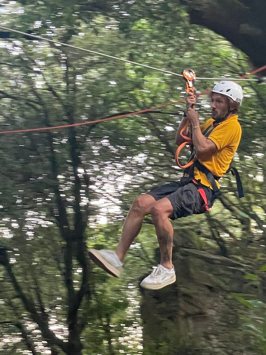 Il compleanno è un giorno speciale, che ti accende riflessioni e pensieri.

Gratitudine e speranza. 

Per quello che è stato, per il presente e, soprattutto, per quello che verrà.