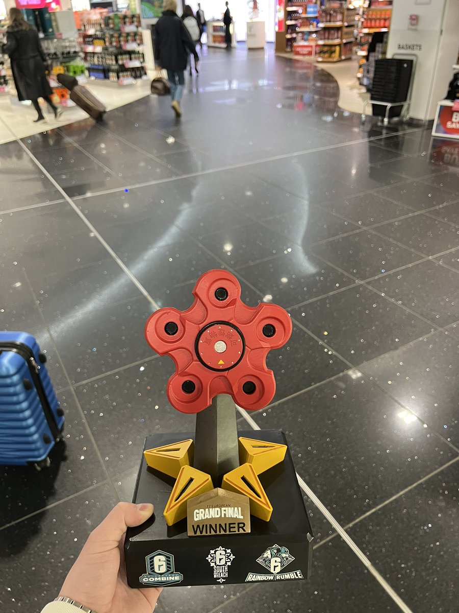 Thank you so much <a href="/mackoesports/">MACKO™ Esports</a> for leaving the trophy unattended for me❤️