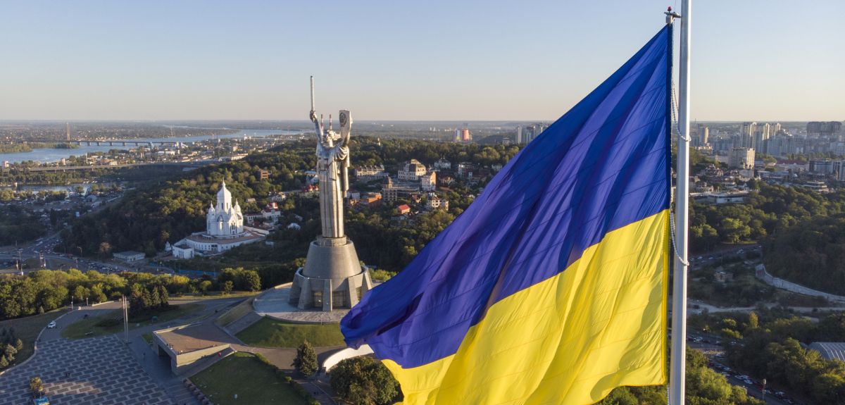 Russian and Eurasian Studies Centre (@oxresc) on Twitter photo Article for <a href="/UniofOxford/">University of Oxford</a> 'Expert Comment' by <a href="/marnie_howlett/">Marnie Howlett</a> - to mark three years since #Russia invaded #Ukraine. A must-read! ox.ac.uk/news/2025-02-2…
<a href="/OxResc/">Russian and Eurasian Studies Centre</a> <a href="/StAntsCollege/">St Antony's College, University of Oxford</a> <a href="/REESOxford/">Oxford University Russian & East European Studies</a> <a href="/Politics_Oxford/">Oxford Politics and IR</a> <a href="/oxford_ukraine/">Oxford University Ukrainian Society</a> <a href="/OxUkraineHub/">Oxford Ukraine Hub</a> Article for <a href="/UniofOxford/">University of Oxford</a> 'Expert Comment' by <a href="/marnie_howlett/">Marnie Howlett</a> - to mark three years since #Russia invaded #Ukraine. A must-read! ox.ac.uk/news/2025-02-2…
<a href="/OxResc/">Russian and Eurasian Studies Centre</a> <a href="/StAntsCollege/">St Antony's College, University of Oxford</a> <a href="/REESOxford/">Oxford University Russian & East European Studies</a> <a href="/Politics_Oxford/">Oxford Politics and IR</a> <a href="/oxford_ukraine/">Oxford University Ukrainian Society</a> <a href="/OxUkraineHub/">Oxford Ukraine Hub</a>