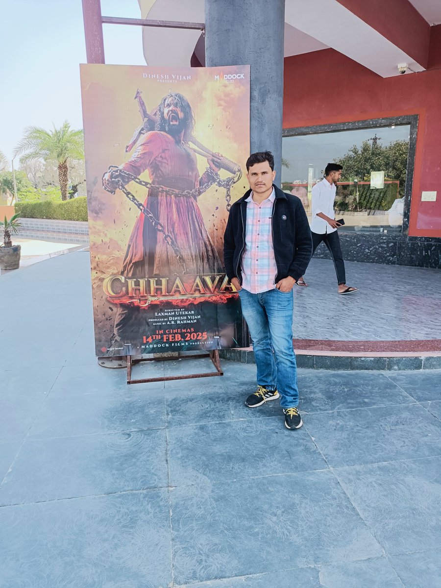 Girishsaini83's tweet image. Enjoying Movie with My Accountant colleagues 😍❣️ 
#JRA 
@sonu809479yadav