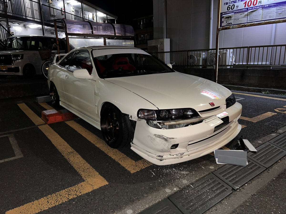 やられました
コインパ止めてて戻ったらこれ