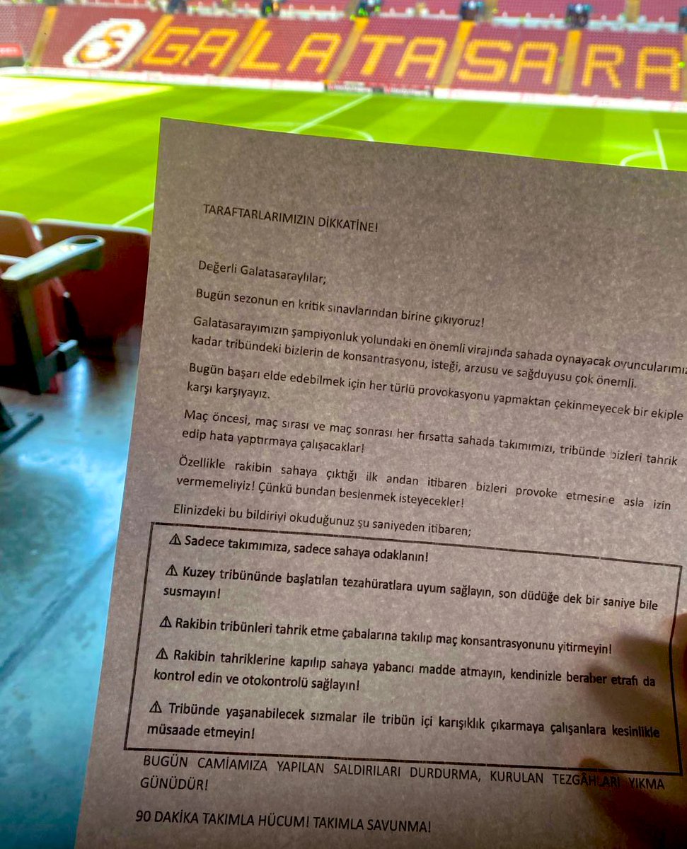 ahmetkonanc's tweet photo. Türk hakemleri yönetirken neden ‘sahaya sakın bir şey atmayın’ diye bildiri dağıtmadınız? Onlar nasılsa içeri gitmiyorlar değil mi? Arda Kardeşler mesela geçen sezon sahaya atılan su şişelerine rağmen Mert’e git korner at demişti di mi? Sizin Arda hani… https://t.co/6WZrlycG24