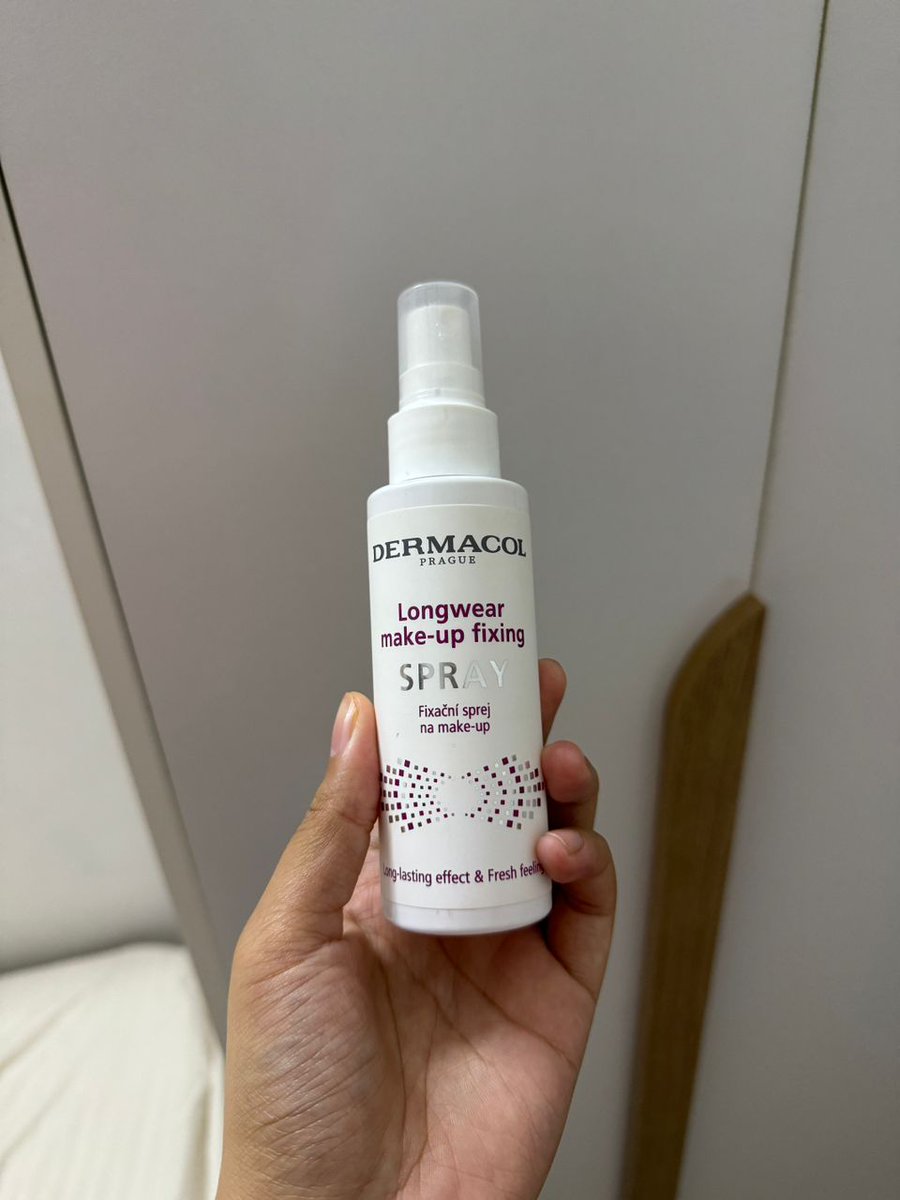 Cikaesthetic's tweet photo. People call me gila makeup. Yes I'm ! I sanggup beli dan mencuba satu-satu and ni antara setting spray yang i dah pernah try and best so far. Save this thread so you're make up look good this Raya ✨️🌷

.... https://t.co/UQBkS5sHEe