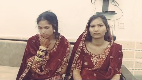 KraantiKumar's tweet photo. CASTE VIOLENCE 🚨 मथुरा के एक गांव में बदमाशों ने 2 दुल्हनों को लूटा, मुंह पर कीचड़ लगाया. दूल्हे के पिता का सिर फोड़ा, सगी बहनों की शादी टूटी.

दैनिक भास्कर की खबर अनुसार ब्यूटी पार्लर से सजकर घर लौट रही दो दुल्हनों को बदमाशों ने कपड़ों और चेहरे पर कीचड़ लगा दिया. विरोध करने पर दुल्हनों के फूफा की पिटाई कर दी.

बदमाश येही नही रुके, दूल्हे और उनके घरवालों के साथ भी मारपीट की. दूल्हे के पिता का सिर भी फोड़ दिया.

रिश्ता तोड़कर बारात वापस लेकर चले गए. दुल्हन और उनके घरवालों का रो-रोकर बुरा हाल है.

आए दिन दलित समाज के शादियों में हिंसा आम हो चुकी है. यह National Emergency है. हर दलित की बारात को पुलिस सुरक्षा का नियम बनना चाहिए.