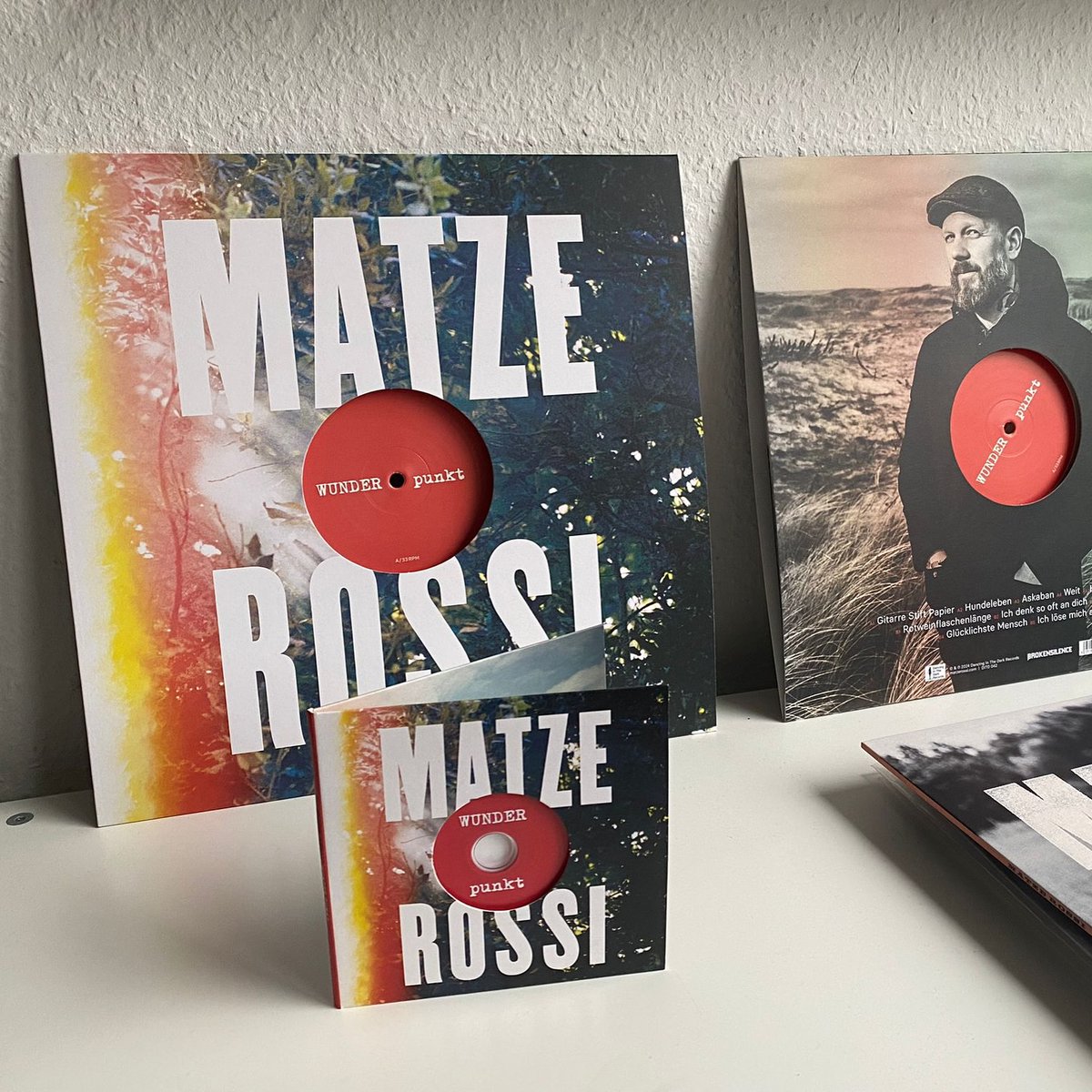 Unser Freund Matze Rossi hat Freitag sein neues Album "WUNDER.punkt" rausgebracht. Das finden wir RICHTIG gut. Und wir freuen uns sehr, dass wir die dazugehörigen Konzerte buchen dürfen. Große Hingehempfehlung!

Album &amp; Tickets gibt es bei uns im Shop -&gt; bit.ly/41tPIy3