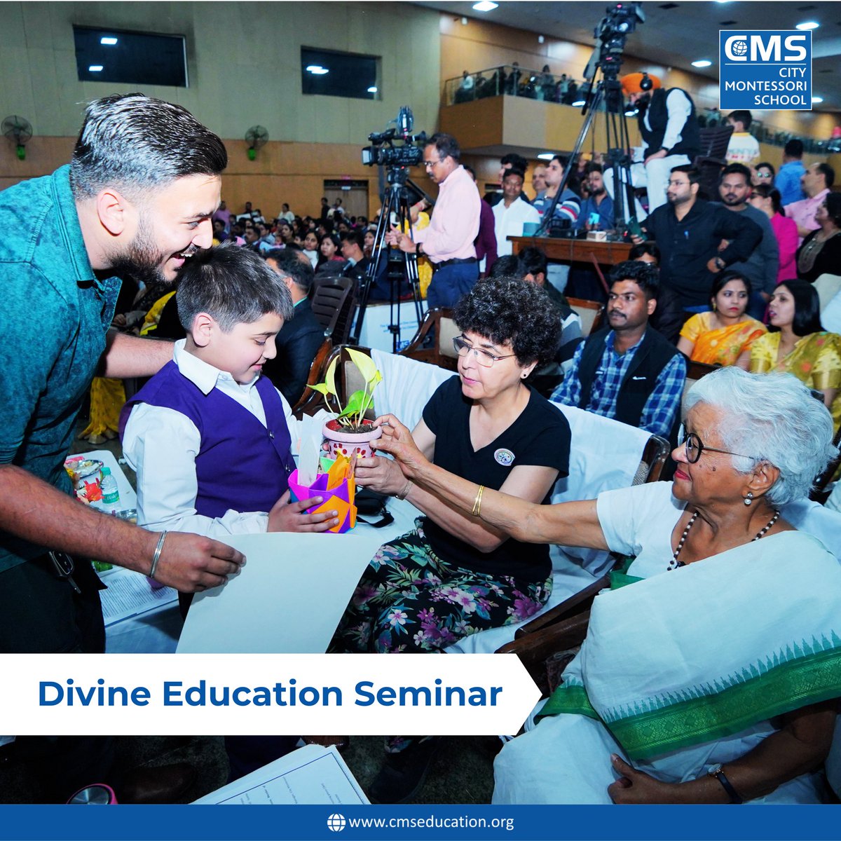 CmsJaiJagat's tweet image. #OutstandingTeachers #InspiringLeaders #HighAchiever #CMSActivity #DivineEducationSeminar