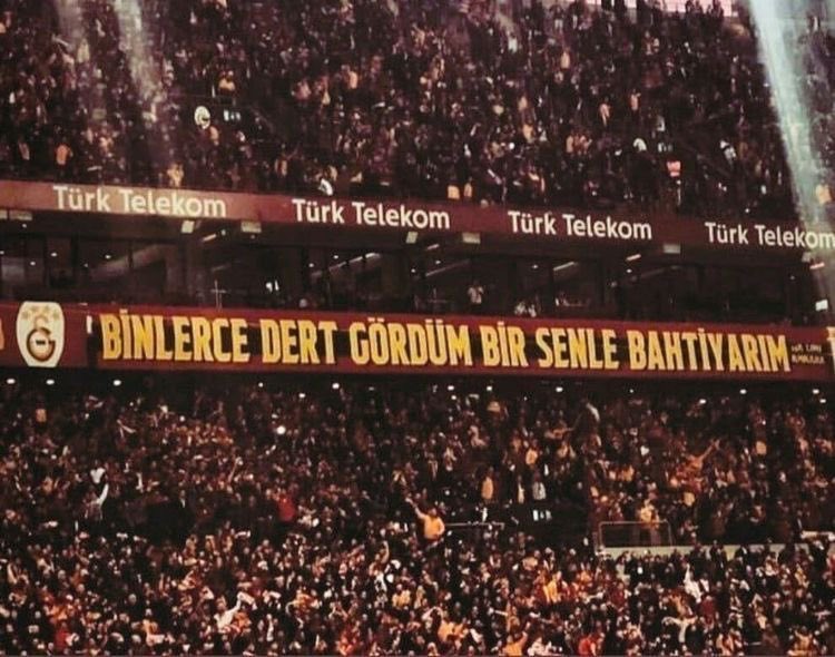 İşi gücü koyduk bıraktık bi kenara.. akşamı düşünmeden edemiyoruz