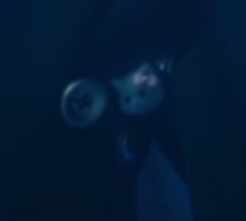 rewatching blue mv and realised minamz have matching little cat pins on their suits and they have little bows 🐈‍⬛🐈🎀