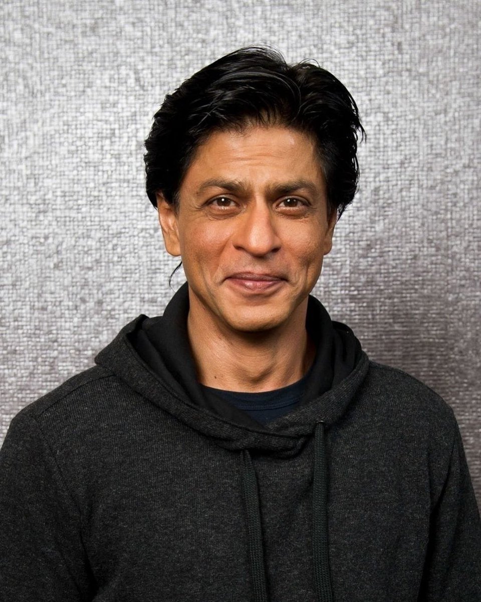 SrkiansM's tweet photo. _The ultimate charm of B-Town.. ❤️
#shahrukhkhan #srk #king #SRKiansmulti #love #smile #kingkhan
@iamsrk https://t.co/1w4p5f2idq