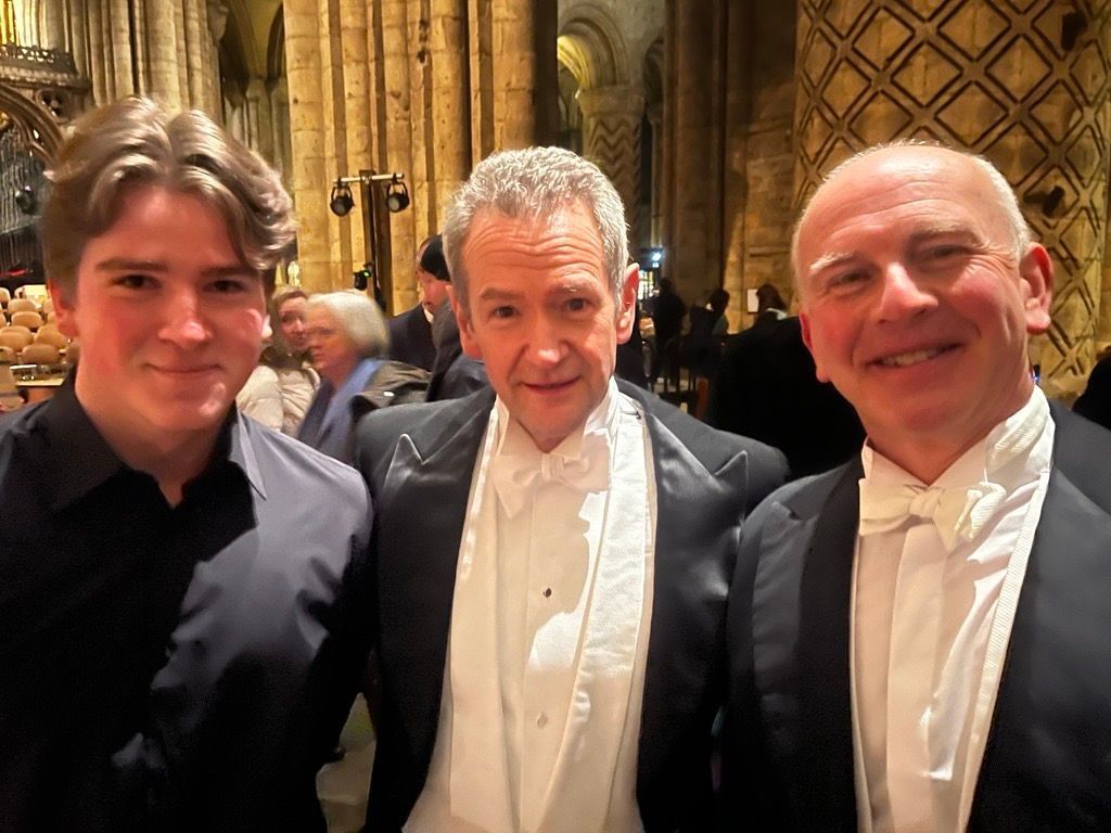 Head Monitor Finbar and OAs Sebastian Skelton-Foord and Harriet Pettifer enjoyed performing Handel’s #Messiah at #DurhamCathedral with special guest soloist Alexander Armstrong! Our Head of Keyboard, Roger Muttitt was one of the conductors. A wonderful evening!

#CompassforLife