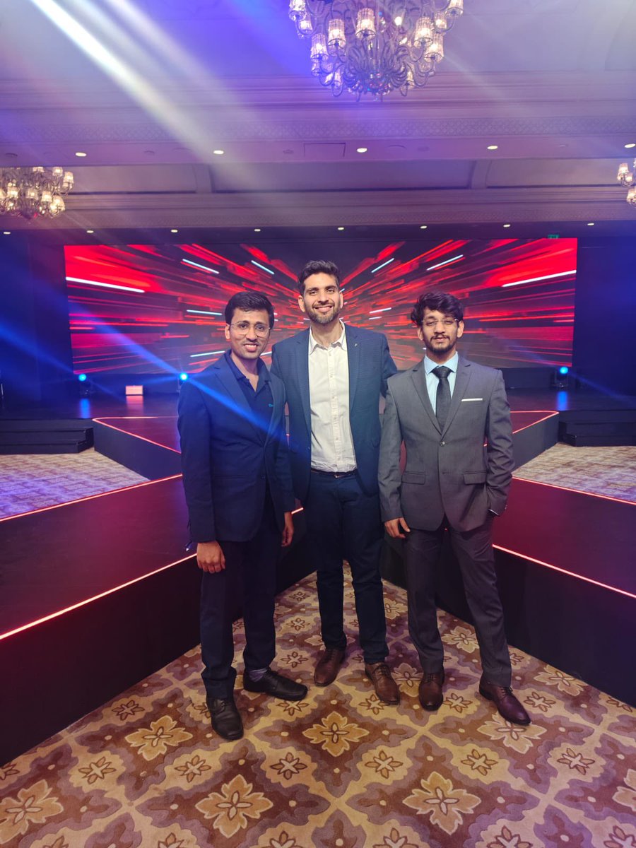 theayushsinghal's tweet image. @CodeMateAI X @qualcomm_in showcase at @Snapdragon_IN X India Launch today was truly amazing. 

The AI first developer PC is all set to be a gamechanger super soon🔥

Experience the power of AI assisted programming now happening completely locally on @Snapdragon_IN latest NPUs🚀