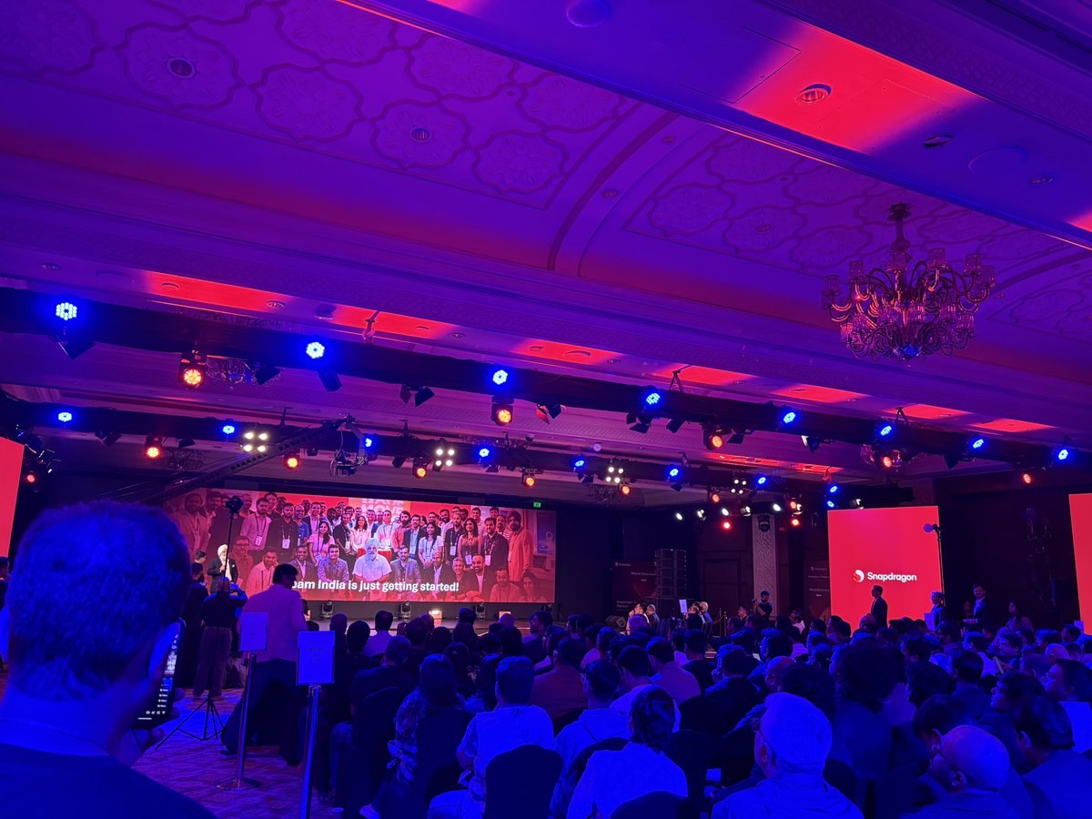theayushsinghal's tweet image. @CodeMateAI X @qualcomm_in showcase at @Snapdragon_IN X India Launch today was truly amazing. 

The AI first developer PC is all set to be a gamechanger super soon🔥

Experience the power of AI assisted programming now happening completely locally on @Snapdragon_IN latest NPUs🚀