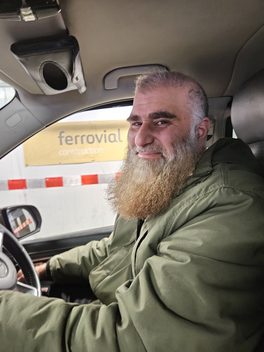 تعاملت مع هذا الرجل..

فى العاصمة البريطانية لندن ..

إنسان محترم وخلوق وخدوم

"سائق فى لندن" 
خبرة فى جميع الأماكن السياحية 

وأسعاره معقولة مقارنة بالباقي 

ونعم الرجل أبو عثمان 

وهذا رقمه 
00 44 7576 489771
#ريتويت