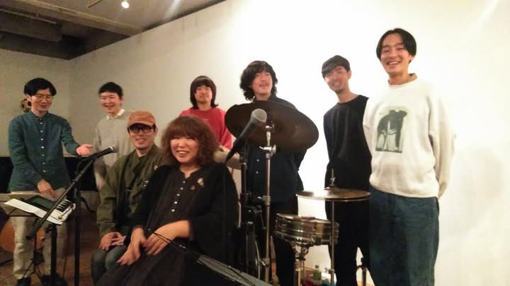 昨日はumに来てくださった方々、誘うてくださったミンモア、どうもありがとうございました！久々に東京ライブさせてもらえて感謝☆初めてのumも素敵な会場で、久々に見れたミンモアも良かったです☆歌声に何故かうちには綺麗さよりも怖さを感じてしまうすごい不思議☆鈴木氏にもお会いでき嬉し☆美姫！