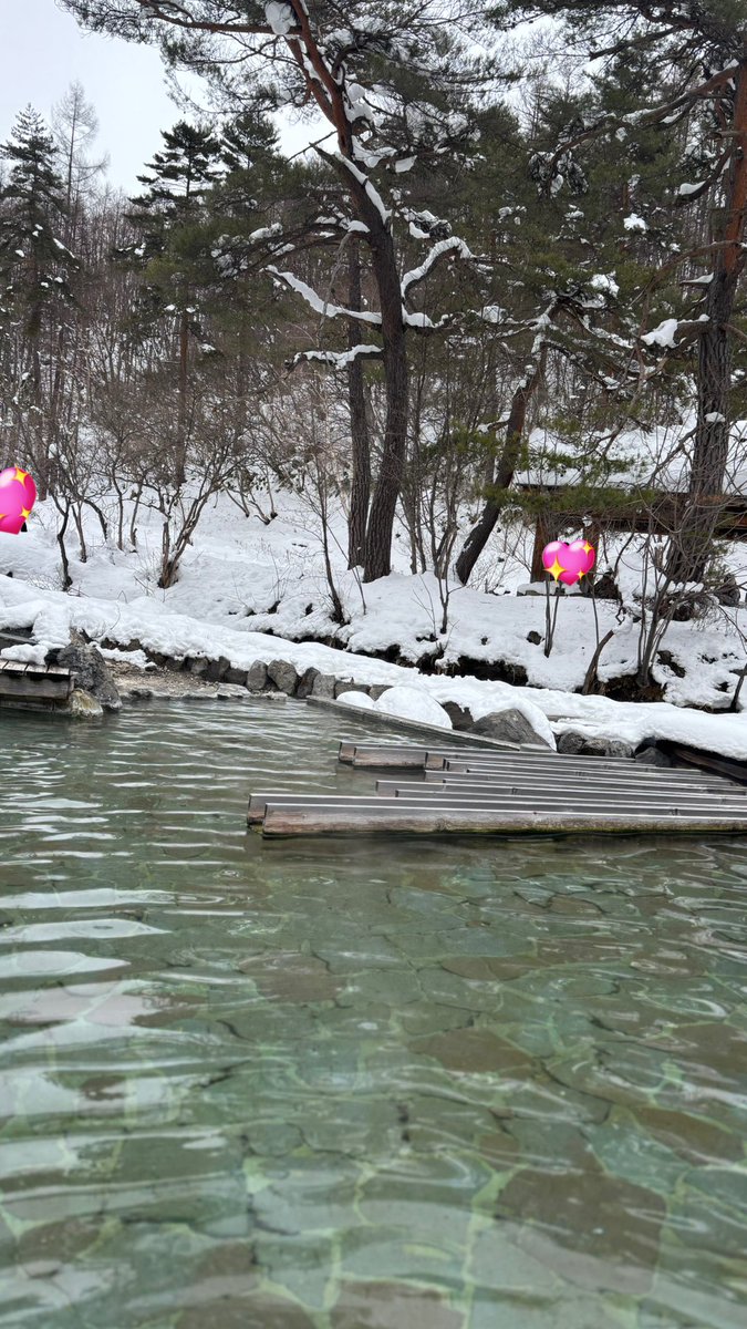 草津行ったときの足湯！！⛄️♨️
外にあって寒かったから無限に浸かってられそうだったねぇ(⸝⸝ ◜~◝⸝⸝)