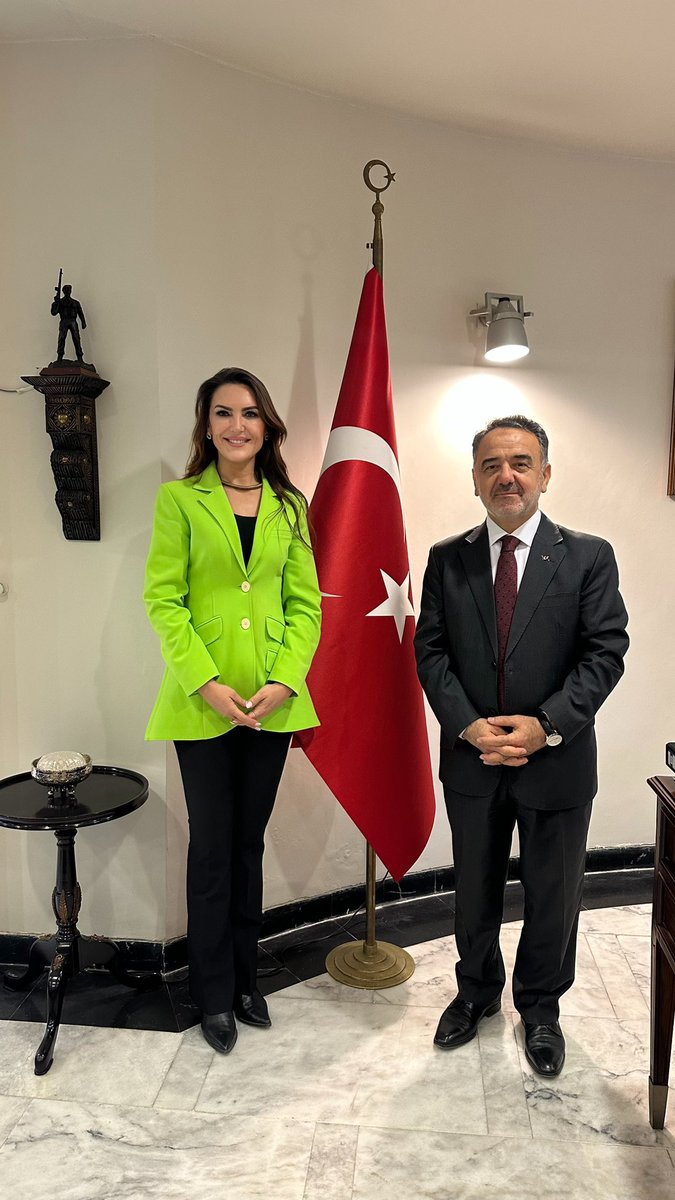 T.C. İslamabad Büyükelçimiz Sn. Dr. İrfan Neziroğlu ile makamında. Nazik kabulleri için şükranlarımı sunarım.