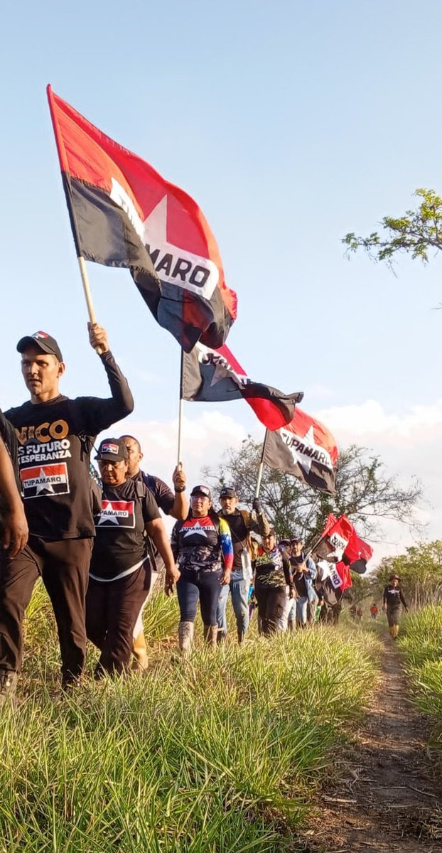 "Lo que nos mueve es una inmensa moral y amor por nuestra Patria."
Hugo Chávez ⭐ 

🔴⚫ Nuestra primera avanza del 2025, con amor, alegría y hermandad realiza recorrido hacia el campamento como parte de la disciplina y fortalecimiento de la moral de los cuadros.

📌 Escuela
