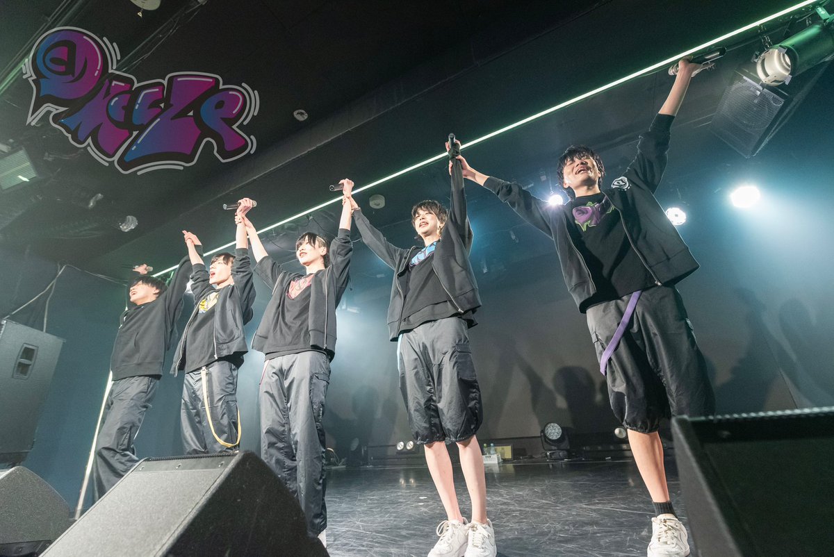 Maze___official's tweet photo. 『✉️@ Maze 〜Invitation Final 🗝〜』】

たくさんのご来場とご声援ありがとうございました！

5人それぞれの道に進みますが、
引き続き応援の程よろしくお願い致します！💜💛🩵❤️🤍

以上、@ Maze でした！🗝✉️ https://t.co/EnIjgkhgot
