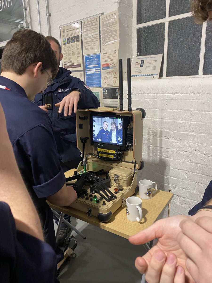 Last Thursday, URNU Solent had the privilege of welcoming Bravo Sqn to their drill night to teach OCs about explosive ordnance disposal, with OCs even getting to use some of the cutting edge equipment! A big thank you to Bravo Sqn for such an engaging evening. 
*
*
*
#URNU