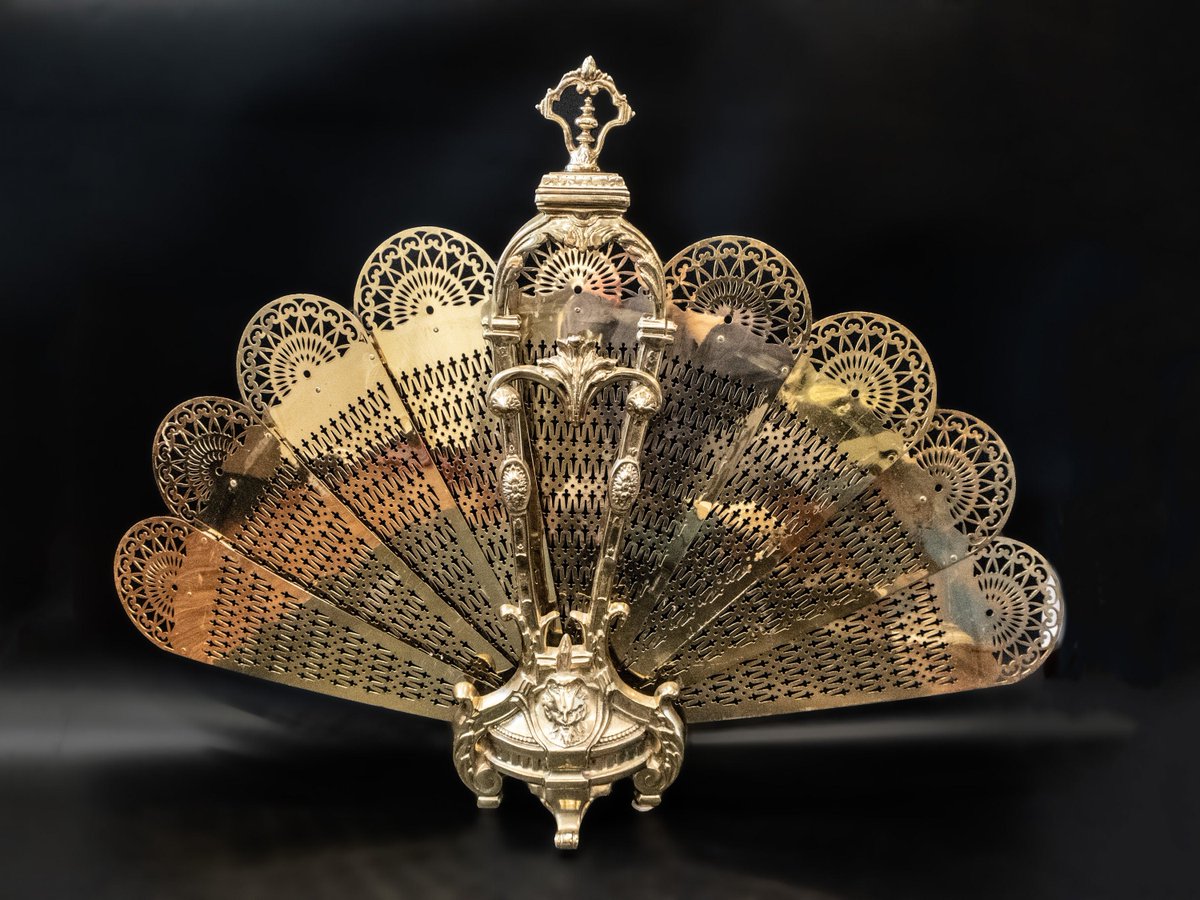 InventifDesigns's tweet image. Antique Brass Fireplace Screen Fan Greek God Louis XV Style$2199.00https://www.inventifdesigns.com/products/antique-brass-fireplace-screen-fan-greek-79543
#vintagedining #antiquesilver