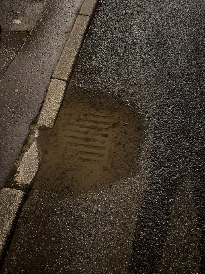 EastEndJamie's tweet photo. Drains blocked. Reported various times since dec 23. No change still blocked. @GlasgowCC @MyGlasgowCC @scotgov https://t.co/8wMOK4IrWq