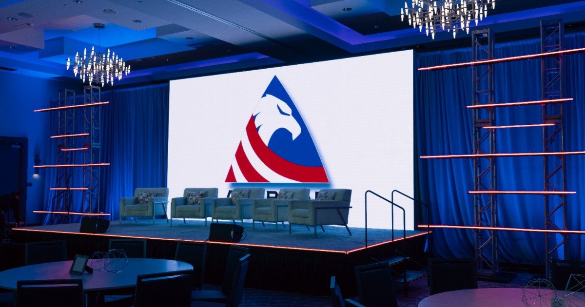 AmericanAV_'s tweet image. ✨ Small details, big impact! ✨

Scenic lighting like LED bars can completely transform a stage, adding depth and energy to the show. It’s all about the details! 🎭💡

#LightingMatters #EventDesign #ScenicImpact