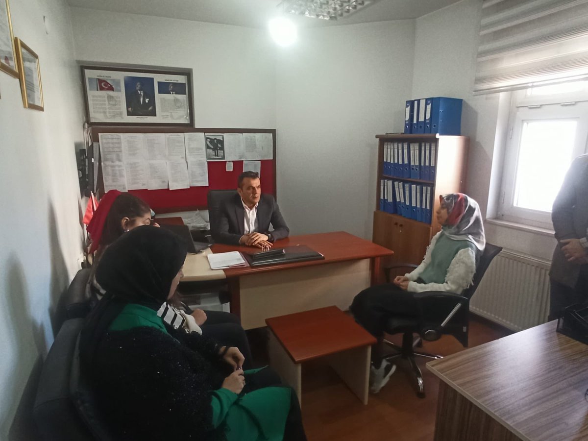 Kulp İlçe Milli Eğitim Müdürümüz  Sayın <a href="/FatihKaya_21/">Fatih KAYA 🇹🇷🇹🇷</a>  Kulp Anaokulumuzu ziyaret ederek miniklerimiz ve öğretmenlerimizle vakit geçirip sohbet etti. Bu güzel ortamın oluşmasında emeği geçen idarecilerimize teşekkür ederiz. 

<a href="/Yusuf__Tekin/">Yusuf Tekin</a> 
<a href="/Murat4Kucukali/">Murat Küçükali</a> 
<a href="/burakakeller/">Burak AKELLER</a> 
<a href="/tcmeb/">Millî Eğitim Bakanlığı</a>