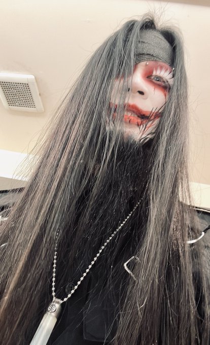 イヨダフェスありがとうございました!
イヨダマンおめでとう〜🔥

本日は白塗り気味の道化気味でした。
なんかセクシーな仕上がり。 