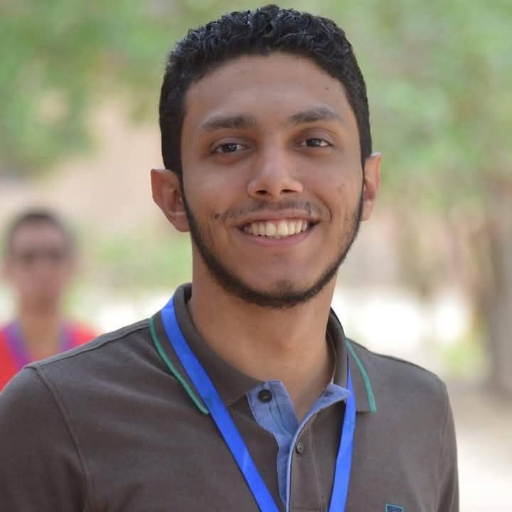 د. جورج سمير إسحق ٢٩ سنة
طبيب أسنان  ... من القوصية- أسيوط  مُختفي منذ أسبوع.
رسالة إلى كل مسؤول سرعه البحث عن الدكتور جورج سمير اسحاق
ربنا يرده لأهله سالما معافى