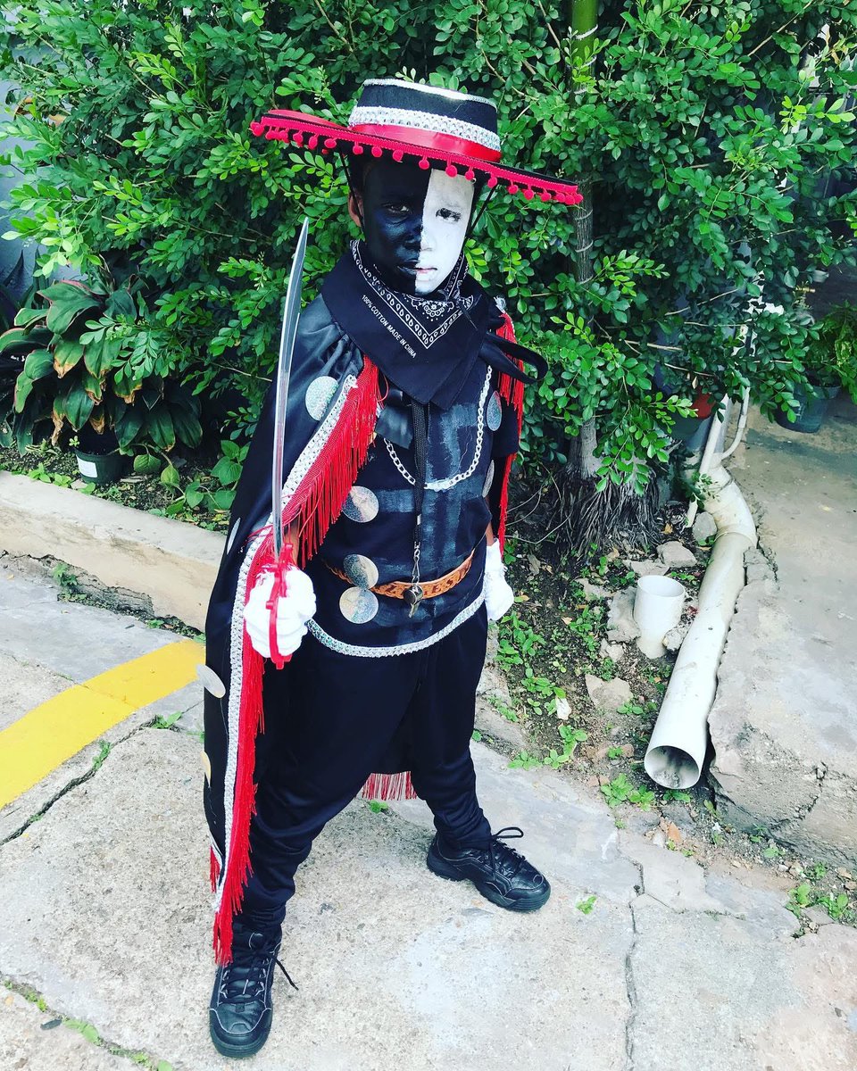 marise_k_j's tweet photo. You mocking pretender! The moon shivers when he sleeps! The sun hides when he’s awake! His birthright is of the warrior! He grants no mercy & there will be weeping and gnashing of teeth #midnightrobber
I loved making this for him. Still have it 🖤🖤🖤 https://t.co/TC0AH3iYmH